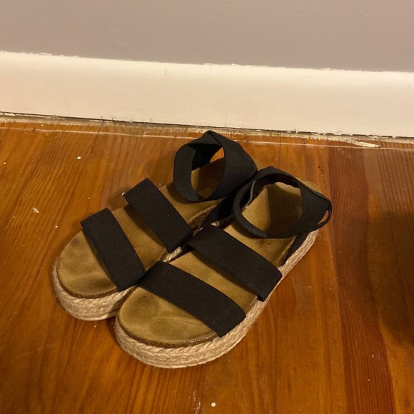 Kimmie Black Sandal Size 7 - Picture 2 of 4